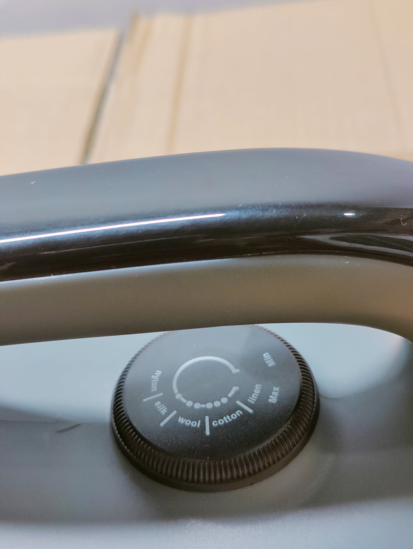 Arshia Electric Dry Iron Model - 1200 Watt -Model AS2212