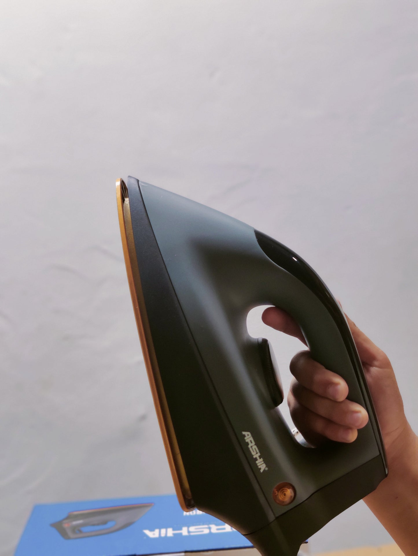 Arshia Electric Dry Iron Model - 1200 Watt -Model AS2212