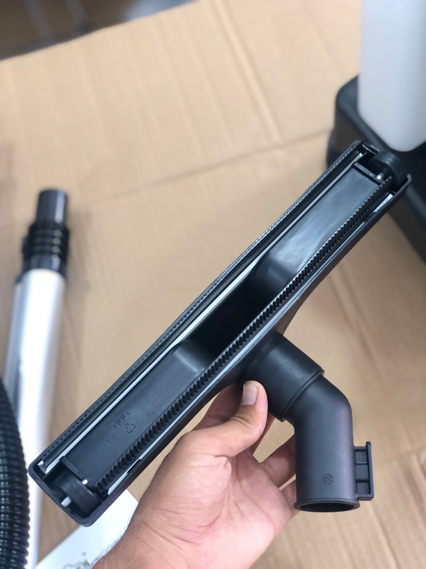 Uakeen 4in 1 Wet and Dry Shampoo Vacuum Cleaner ZL-930