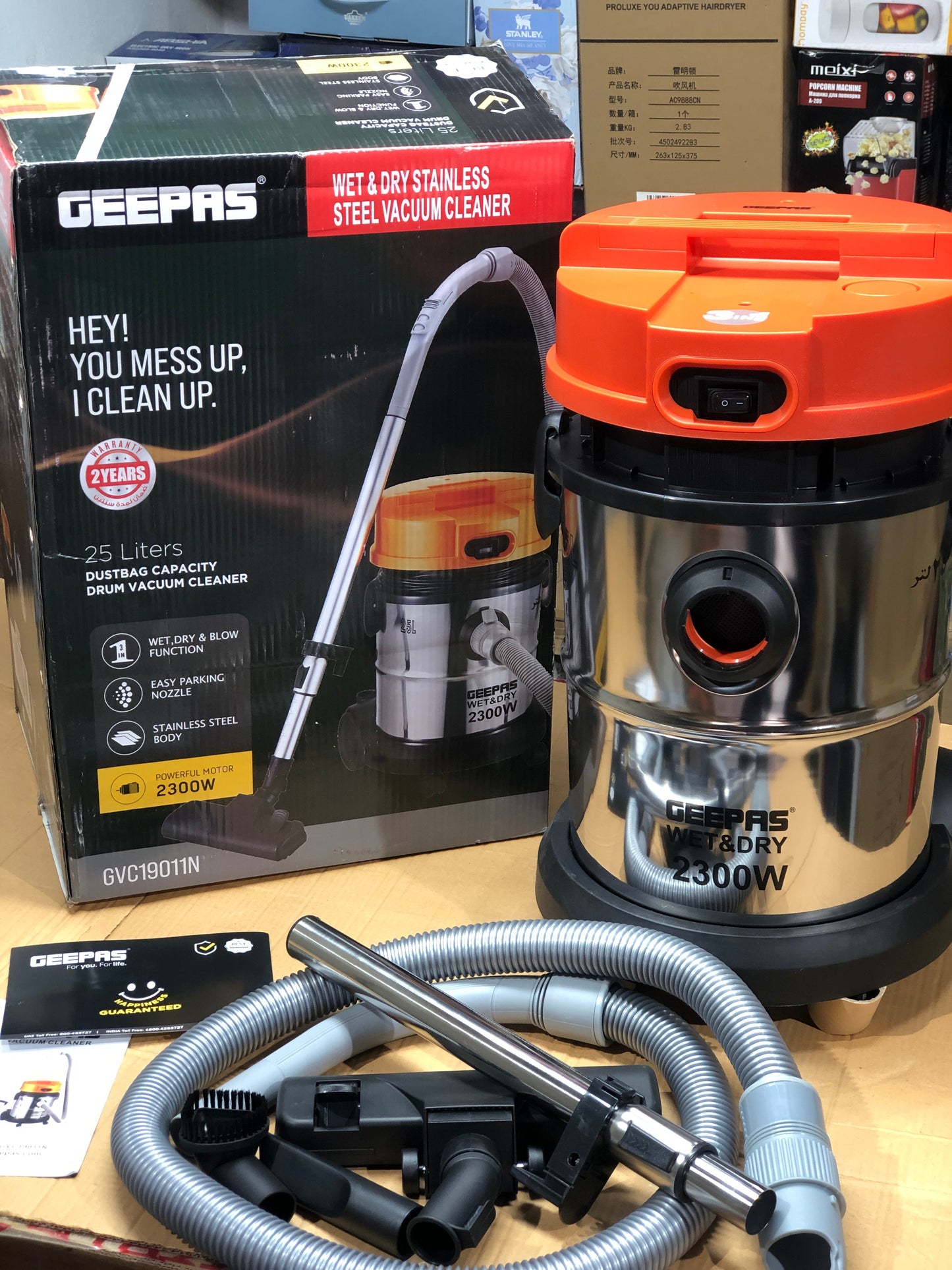 Geepas 25L Wet & Dry Vacuum Cleaner & Blower GVC 19011