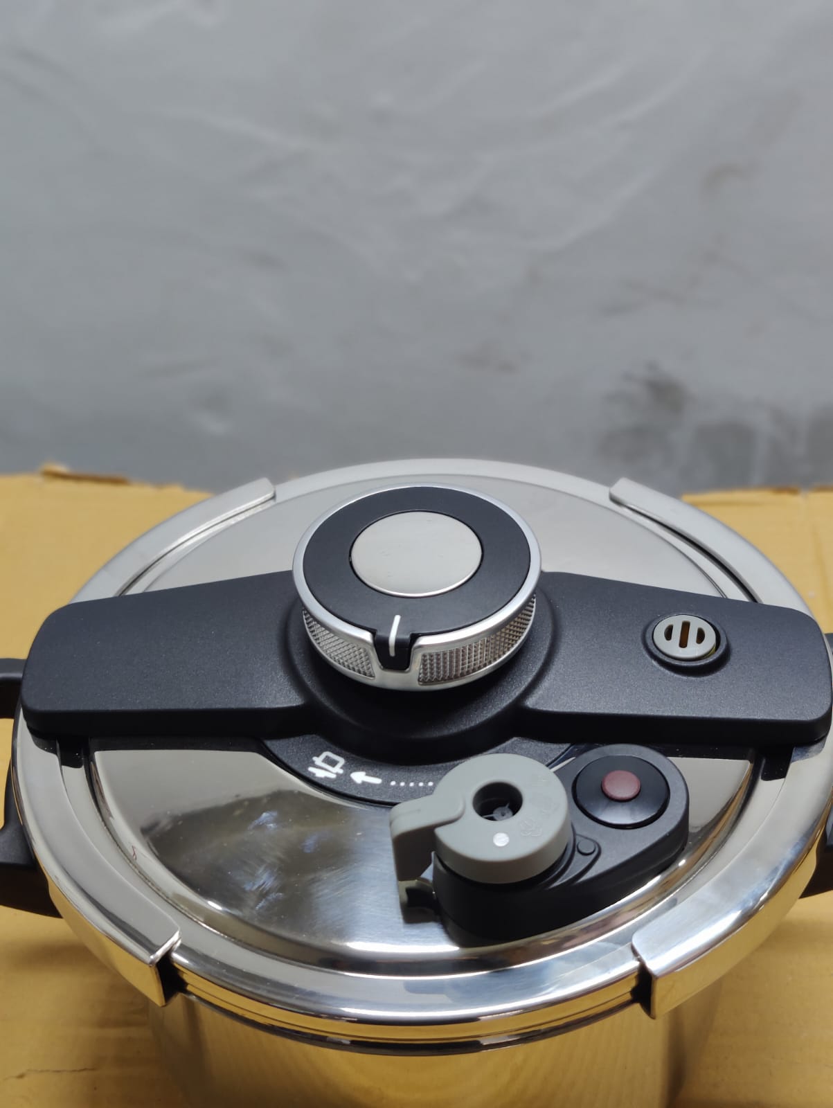 Imported Unique Pro 3 in 1 Stainless Steel Automatic Pressure Cooker - 4L + 6L